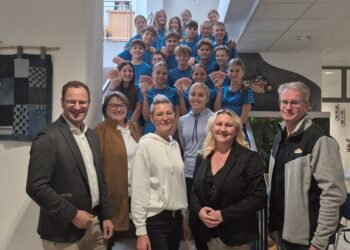 Freudige Gesichter bei der Gewinnübergabe im Rahmen des Job-Events „Die Talente Almtal“ 2025