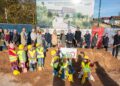 Spatenstich für den neuen Kindergarten in Altmünster. LH-Stv. Mag.A Christine Haberlander beim Baustart