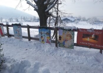 Schörflinger Adventkalender unter dem Motto „Sternentor und Lichterglanz“