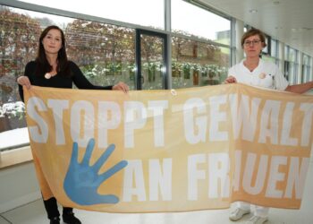 Orange the World: Das Salzkammergut Klinikum setzt ein Zeichen gegen Gewalt