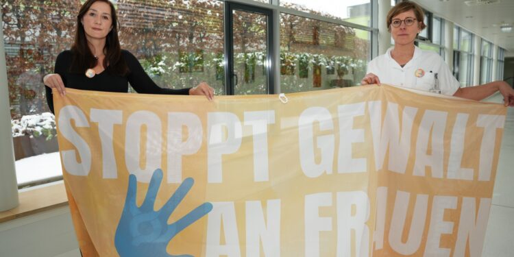 Orange the World: Das Salzkammergut Klinikum setzt ein Zeichen gegen Gewalt