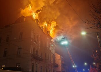 Nach Dachstuhlbrand – Polizei fahndet nach Brandstifter