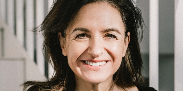 Über das Leben im Moment: Danièle Hollick lädt zur philosophischen Matinée über Zeit und die menschliche Gegenwart 