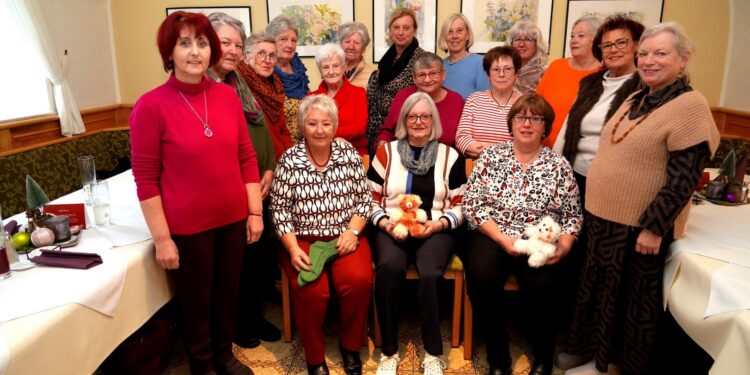 40 Jahre Kunstwerke aus Garn und Wolle – Häkelrunde Gschwandt