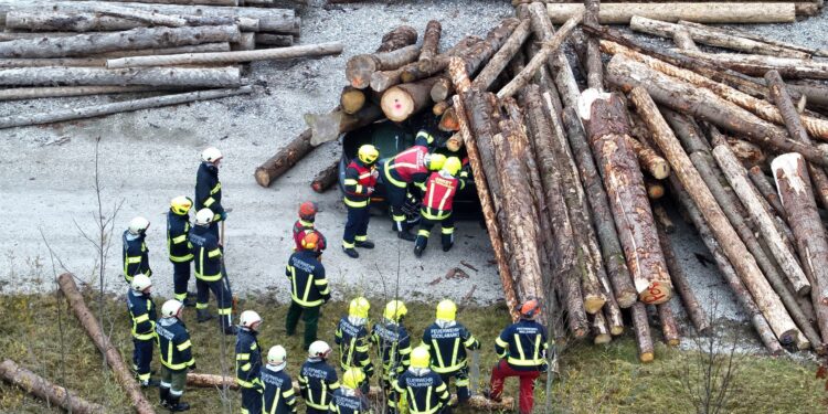 Katastrophenschutzübung in Vöcklamarkt: Für den Ernstfall gewappnet
