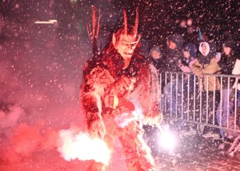 Traditionell am 5. Dezember: Nikolaus und Krampus von Haus zu Haus!