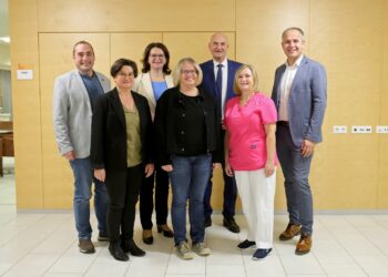 Soziales im Mittelpunkt: Landesrat Dörfel besucht soziale Einrichtungen im Bezirk Vöcklabruck