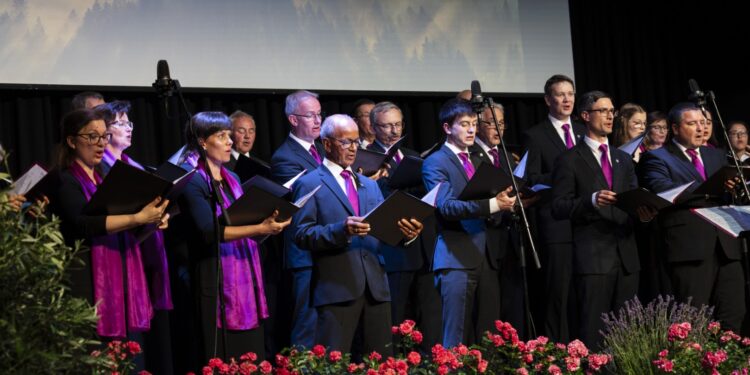 Stöttenchor: Weihnachtsbenefizkonzert für Schmetterlingskinder