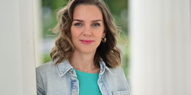 Zwischen Pflege und Fremdheit: Susanne Gregor liest aus „Halbe Leben“ im OKH