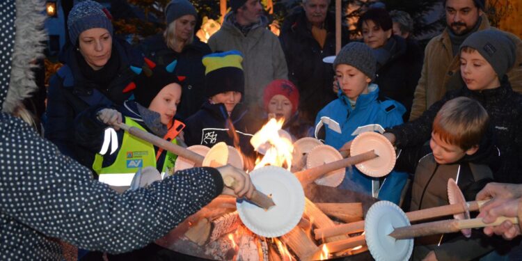 Laakirchner Weihnachtsmarkt am Kirchenparkplatz