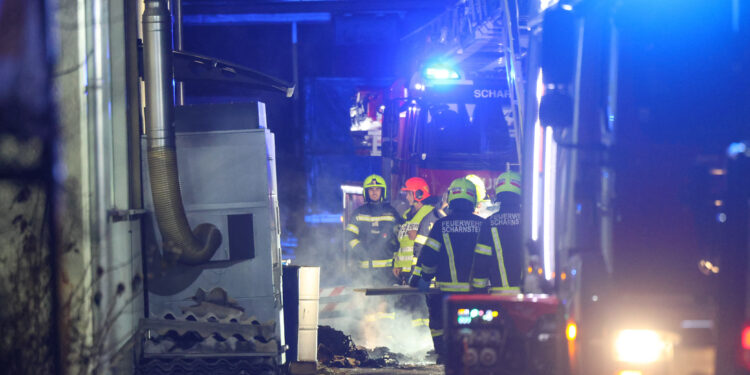 Brand bei Tischlereibetrieb in Scharnstein