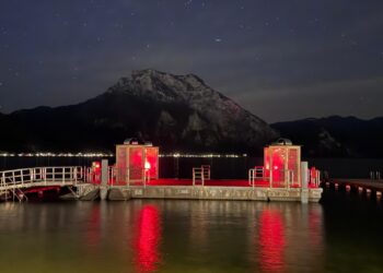 Adventinstallation auf der Seebühne in Altmünster