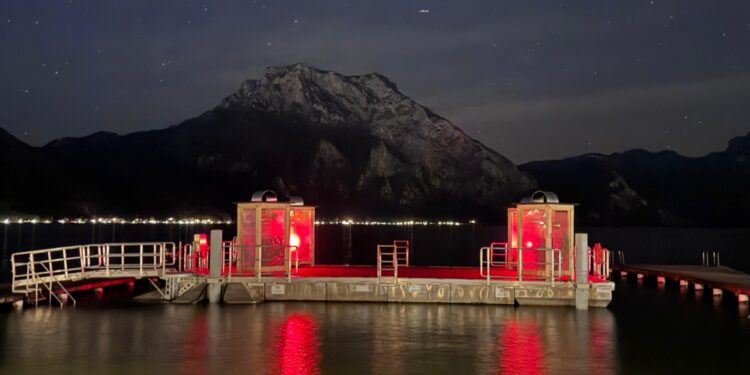 Adventinstallation auf der Seebühne in Altmünster