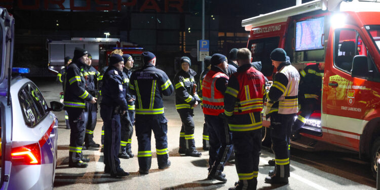 Erfolgreiche Suchaktion: Fünf Feuerwehren bei Suche nach abgängiger Person in Gmunden im Einsatz