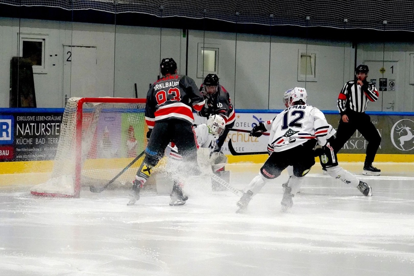 Die-Cam4DENT-SHARKS-GMUNDEN-st-rmen-weiter-Richtung-PLAY-OFF-Sieg-8-aus-8-Spiele-mit-4-0-gegen-ATSE-GRAZ-