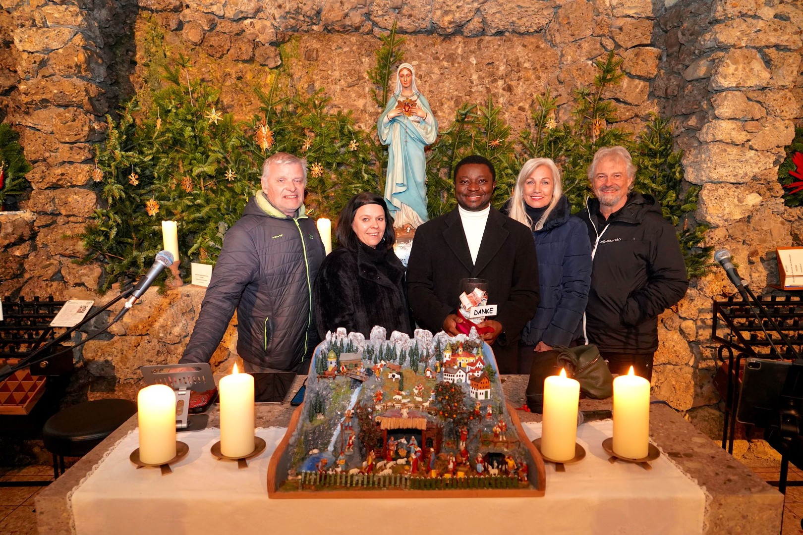 Verzaubert-und-stimmungsvoll-in-die-Adventszeit-mit-dem-besonderen-Adventkonzert-in-der-Lourdesgrotte-Ohlsdorf
