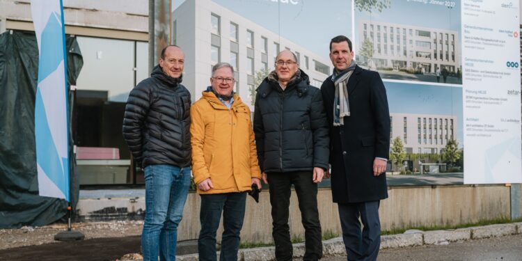 Gleichenfeier des neuen Stern-Centers in Gmunden: Ein Meilenstein für Region, Nachhaltigkeit und moderne Arbeitswelten