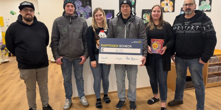 Eine wahrlich höllische Spende an den Caritas Kindergarten und Krabbelstube Gschwandt