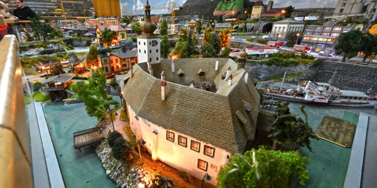 Hochsaison in der Gmundner Modellbahn-Miniwunderwelt