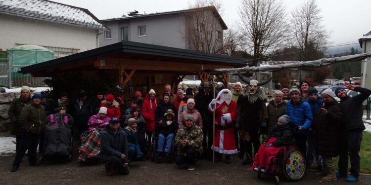 Nikolausbesuch in der Lebenshilfe-Werkstätte Bad Ischl sorgte für Begeisterung