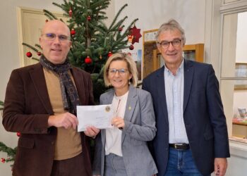 Lions unterstützen Weihnachtswunschbaum der Stadtgemeinde