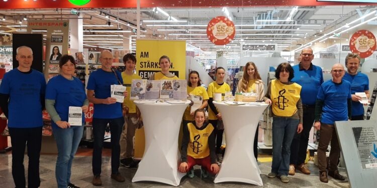 Tag der Menschenrechte – Aktion von Armutsnetzwerk und amnesty youth in der Varena