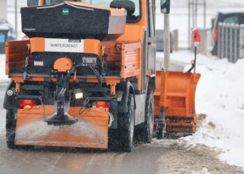 snow plough, snow, road, winter, tractor, winter service, winter vehicle, clearing snow, snow plow, shoveling, snow shovel, cold, wintry, nature, service