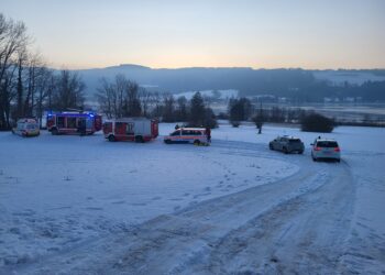 Drei Personen auf Eis in Irrsee eingebrochen