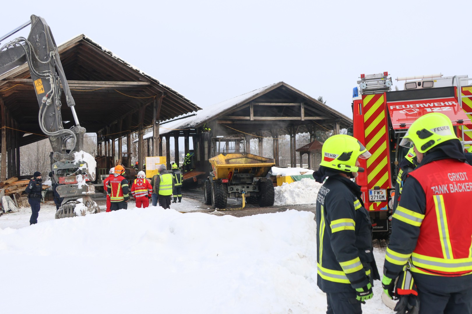 brand-bei-lagerplatz-eines-unternehmens-in-scharnstein