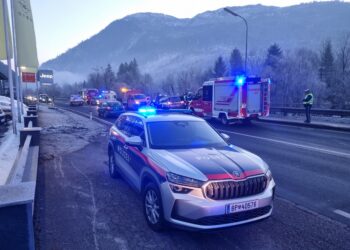 Vom Brandmeldealarm zum Verkehrsunfall – turbulenter Freitagmorgen in Bad Ischl