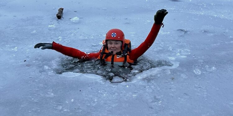 Eisrettung erfordert Übung und Präzision