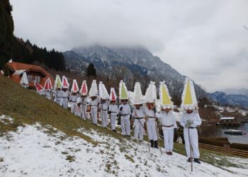 Turnerglöckler übermitteln Neujahrswünsche Unterm Stein