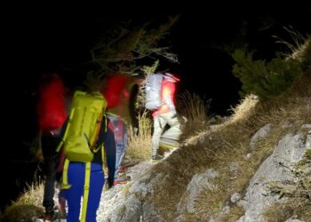 Nachteinsatz am Traunstein: Drei junge Bergsteiger aus vereistem Hernlersteig gerettet