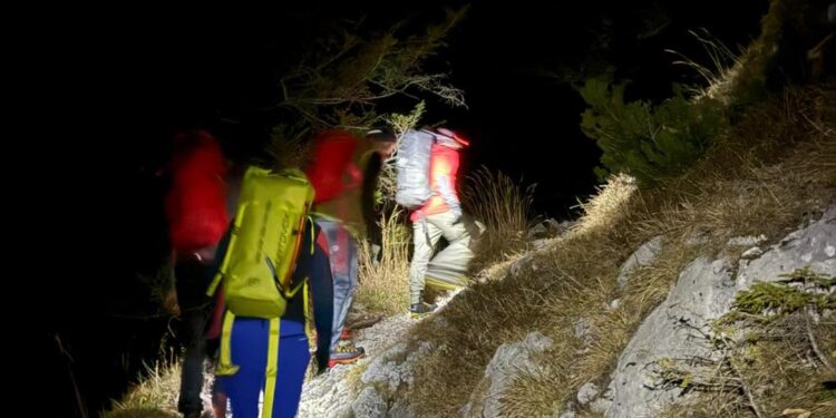Nachteinsatz am Traunstein: Drei junge Bergsteiger aus vereistem Hernlersteig gerettet