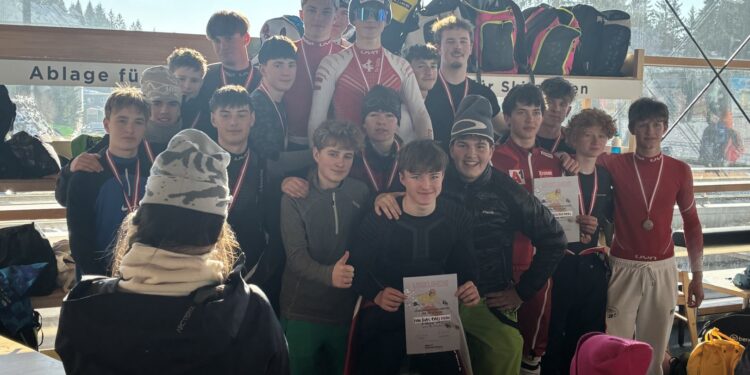 Großartiger Erfolg im Skifahren: HAK Bad Ischl holt Landesmeistertitel