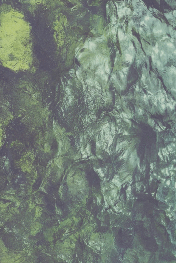 GL-CKLICHES-WASSER-Film-Installation-von-Michael-Wittig