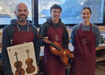 InstrumentenbauschülerInnen aus Hallstatt bei internationalem Bratschenbauwettbewerb in Paris