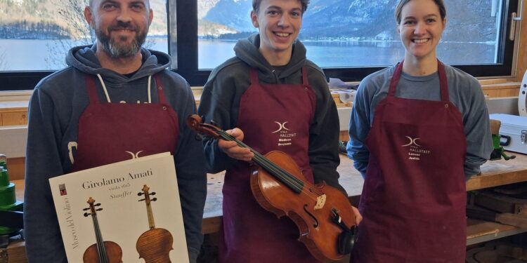 InstrumentenbauschülerInnen aus Hallstatt bei internationalem Bratschenbauwettbewerb in Paris