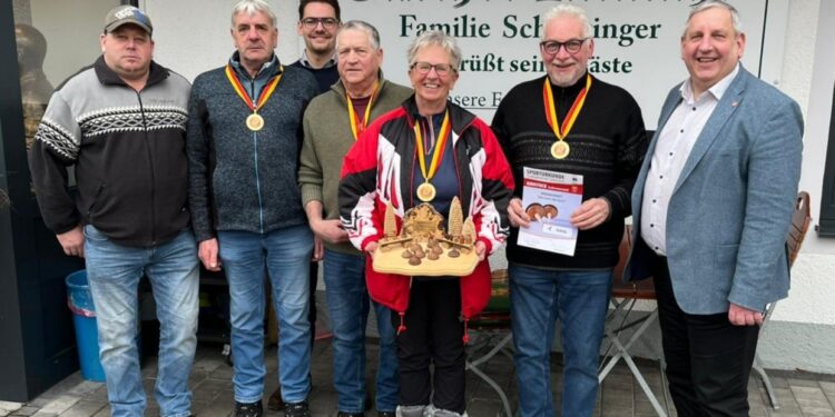 Laakirchner Birnstock-Stadtmeisterschaft: „Wer kau der kau“ Stadtmeister