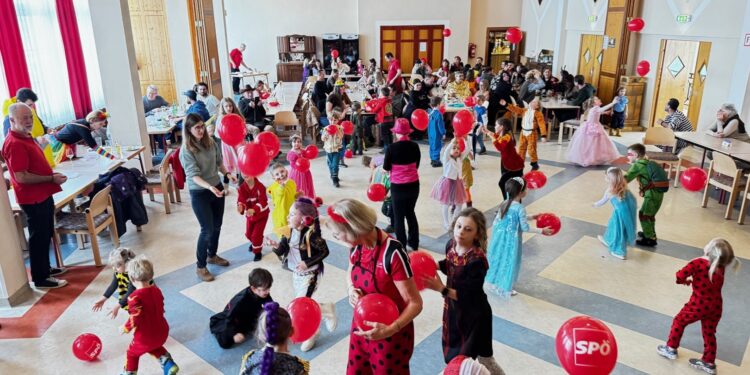 Farbenfrohes Treiben beim traditionellen Kinderfasching der SPÖ Schwanenstadt