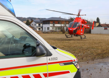 Bei Gartenarbeiten von schwerem Felsbrocken eingeklemmt
