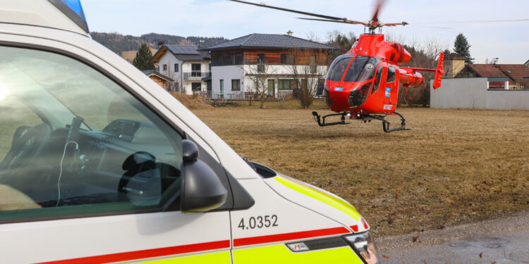 Bei Gartenarbeiten von schwerem Felsbrocken eingeklemmt