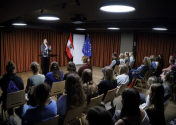 HLW Bad Ischl in Brüssel – Treffen mit Europaministerin Bauer