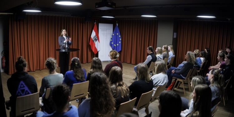 HLW Bad Ischl in Brüssel – Treffen mit Europaministerin Bauer