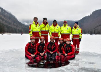 Schauübung Eisrettung am Vorderen Langbathsee