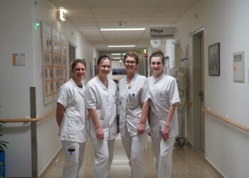 HLPS-SchülerInnen sammelten erste Erfahrungen: Erstes Praktikum im Salzkammergut Klinikum Bad Ischl begeistert jungen Pflege-Nachwuchs