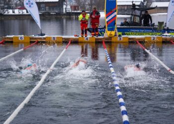 Hallstättersee Eisschwimmen mit Österreichischen Meisterschaften in Bad Goisern