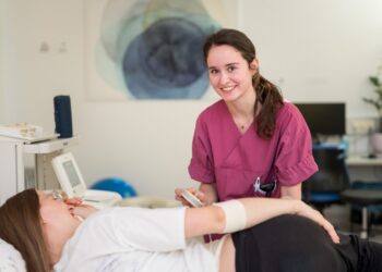 Geburtsvorbereitungskurse für Frauen und Paare sowie Informationsabende für werdende Eltern am Salzkammergut Klinikum Vöcklabruck