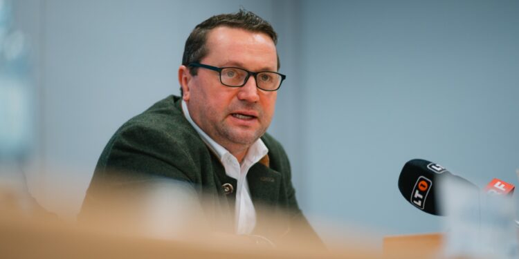Kroismayr: Bauern sollen wieder zahlen – trotz „keiner Kürzungen“ im Agrarbudget!