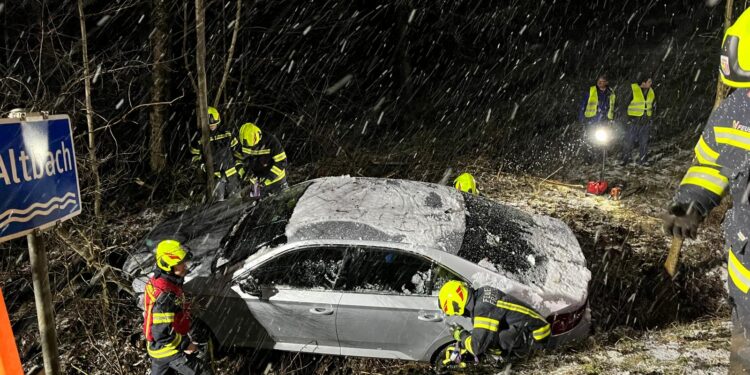 Auto kam von Fahrbahn ab